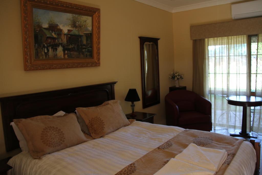 Overlander Homestead Motel Рома Номер фото