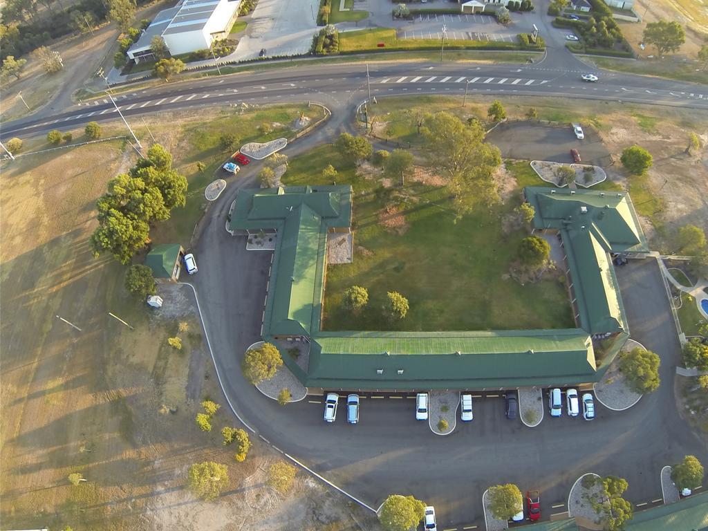 Overlander Homestead Motel Рома Экстерьер фото