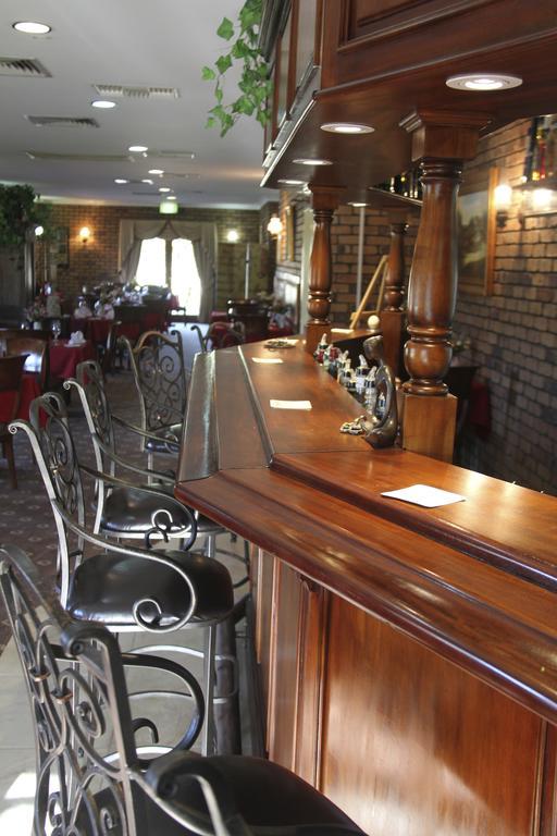 Overlander Homestead Motel Рома Экстерьер фото