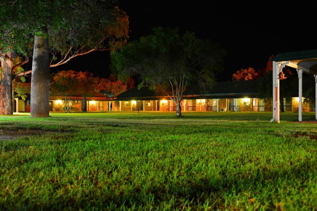 Overlander Homestead Motel Рома Экстерьер фото