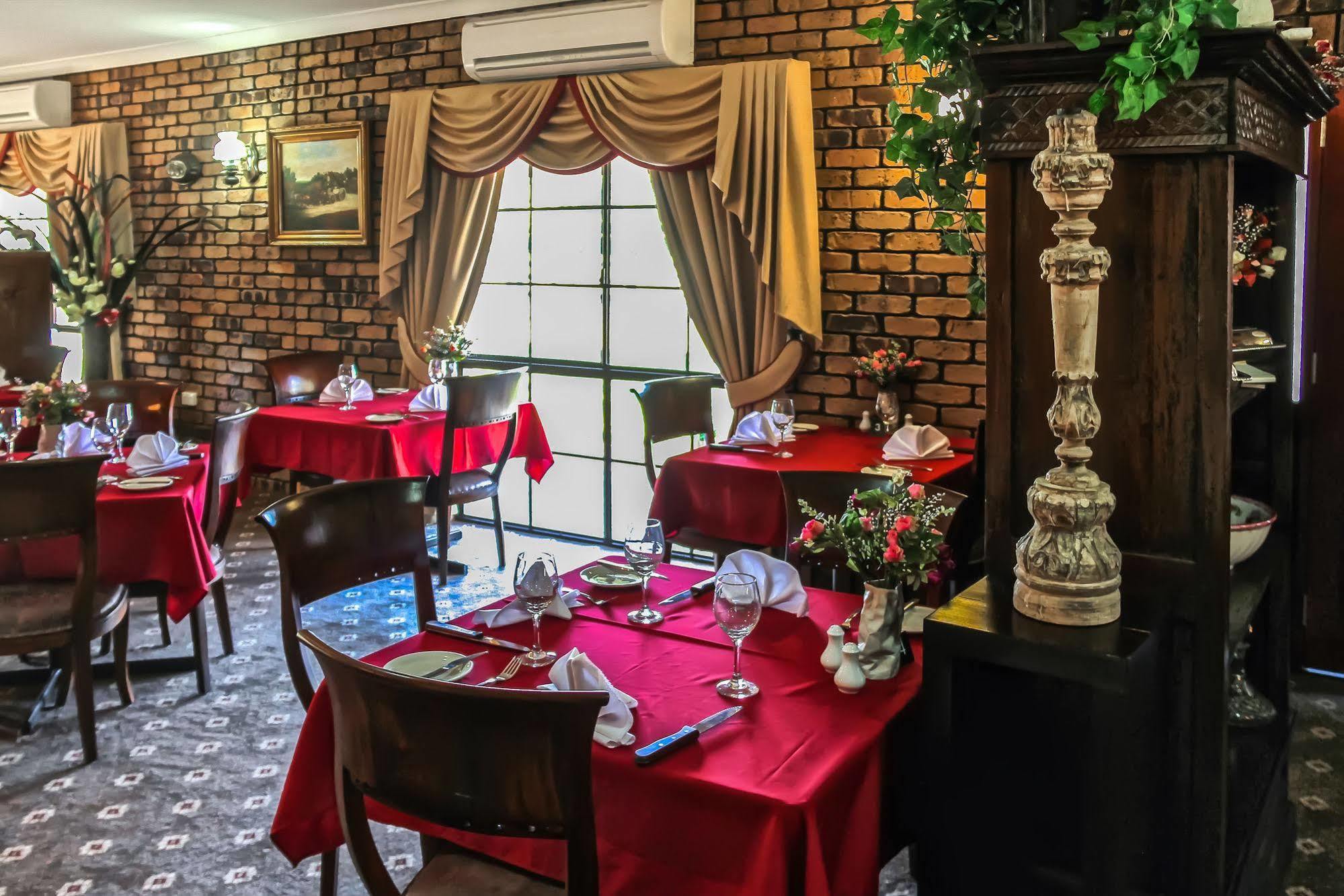 Overlander Homestead Motel Рома Экстерьер фото