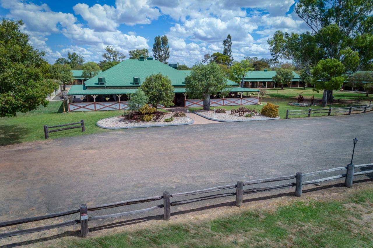 Overlander Homestead Motel Рома Экстерьер фото